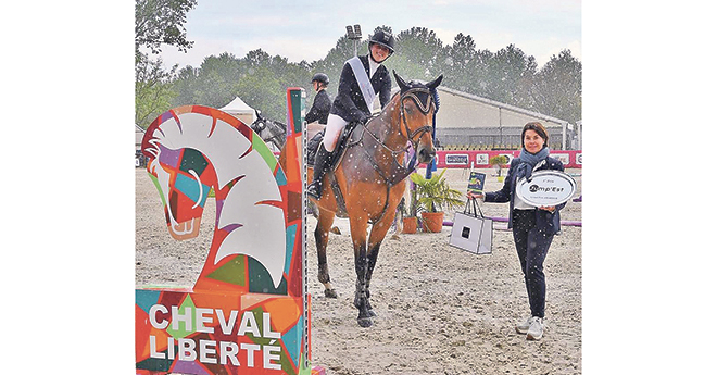 Eloise Poitevin et Houla Oup Belmanière à la remise des prix (© Jump & Clic)